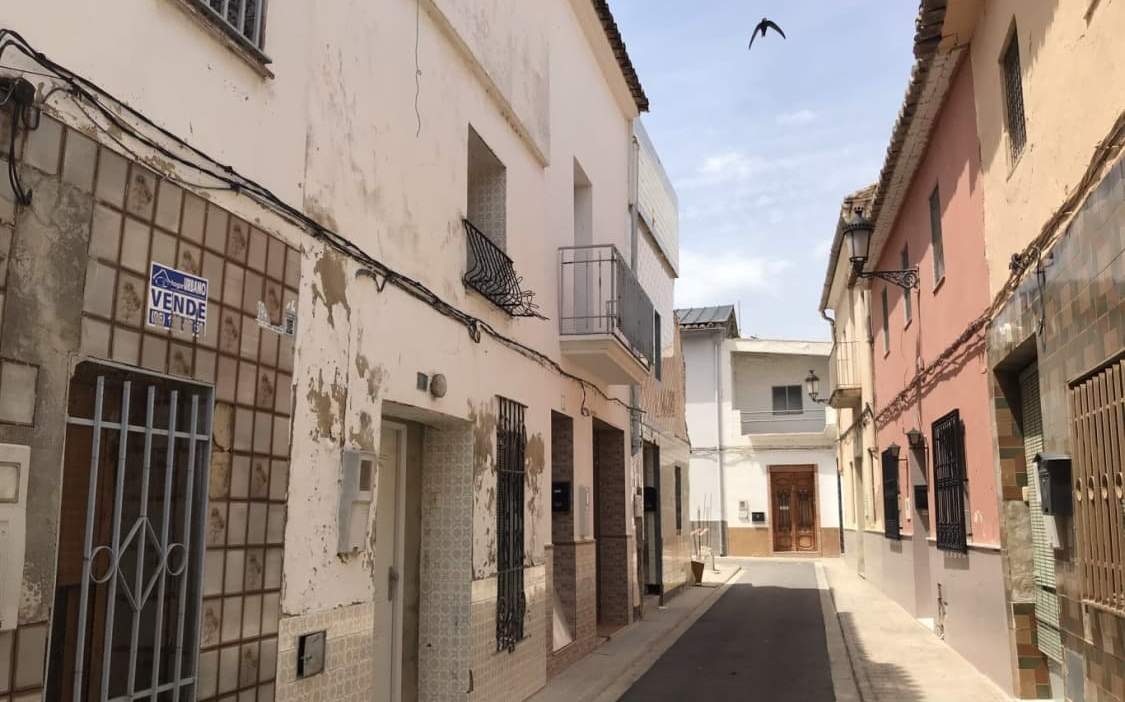 Unifamiliar Adosada en venta  en Calle Santa Caterina Real De Montroi Valencia