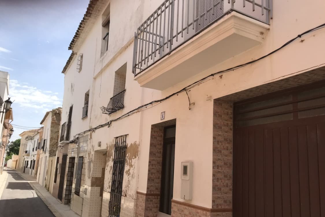 Unifamiliar Adosada en venta  en Calle Santa Caterina Real De Montroi Valencia