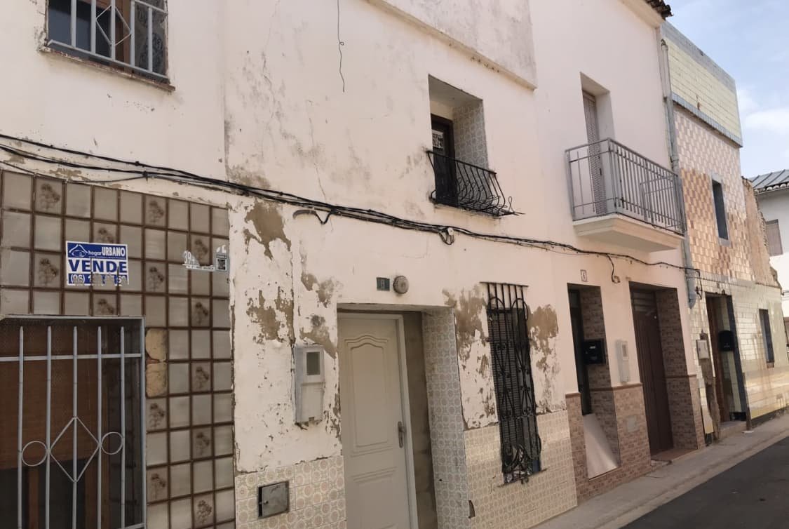 Unifamiliar Adosada en venta  en Calle Santa Caterina Real De Montroi Valencia