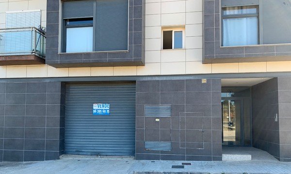 Local en venta en Calle Pio Baroja Cheste Valencia