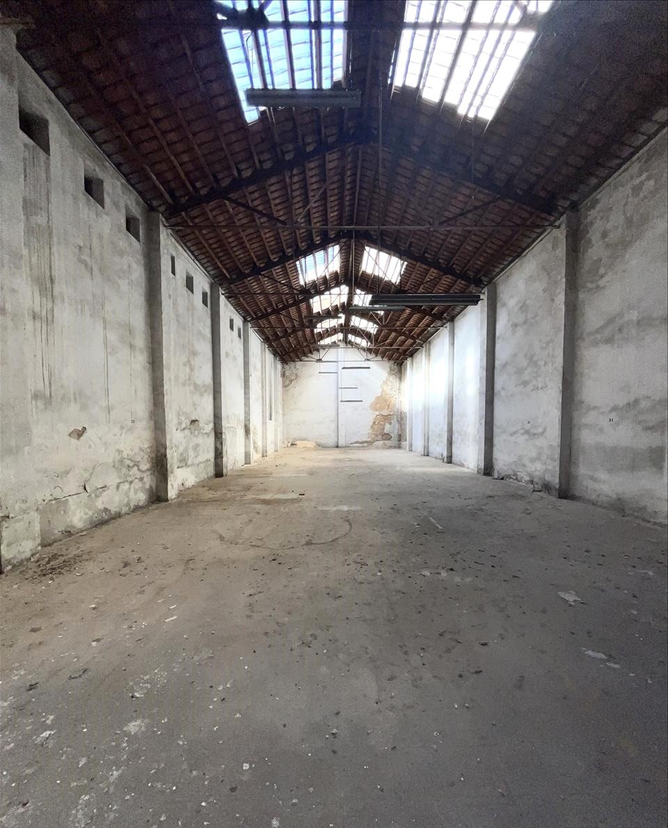 Compra local comercial por 346600 de 712m en ccalle planes de la baronia 12 AlcoyAlcoi