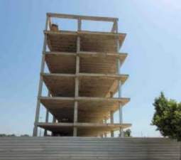 Edificio de viviendas en construcción detenida en Torreblanca - Castellón -