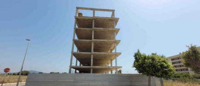 Edificio de viviendas en construcción detenida en Torreblanca - Castellón -