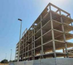 Edificio de viviendas en construcción detenida en Torreblanca - Castellón -