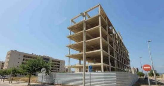 Edificio de viviendas en construcción detenida en Torreblanca - Castellón -