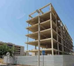 Edificio de viviendas en construcción detenida en Torreblanca - Castellón -