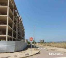 Edificio de viviendas en construcción detenida en Torreblanca - Castellón -