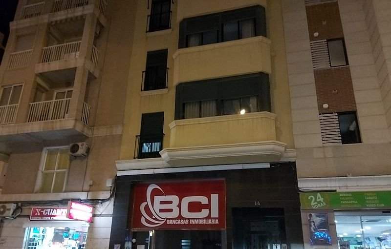 Se vende local comercial por 171000 de 205m en perfectas condiciones en calle francisco vicente rodriguez ElcheElx