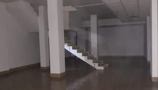 Se vende local comercial por 171000 de 205m en perfectas condiciones en calle francisco vicente rodriguez ElcheElx