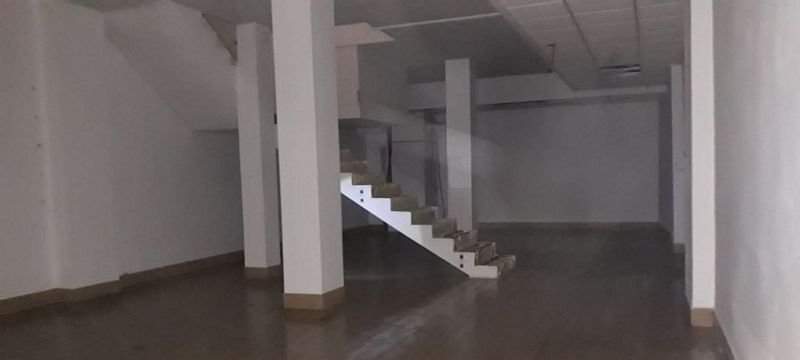 Se vende local comercial por 171000 de 205m en perfectas condiciones en calle francisco vicente rodriguez ElcheElx