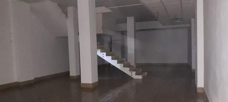 Se vende local comercial por 171000 de 205m en perfectas condiciones en calle francisco vicente rodriguez ElcheElx