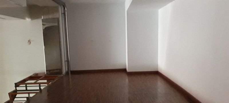 Se vende local comercial por 171000 de 205m en perfectas condiciones en calle francisco vicente rodriguez ElcheElx