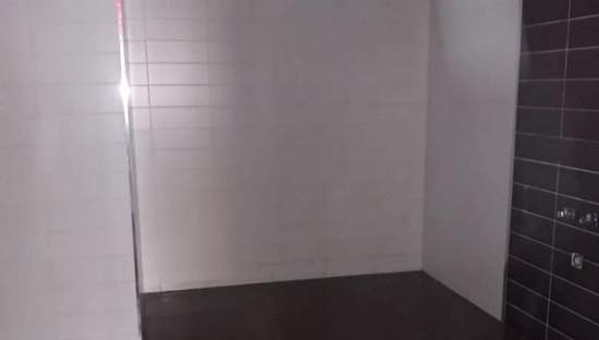 Se vende local comercial por 171000 de 205m en perfectas condiciones en calle francisco vicente rodriguez ElcheElx