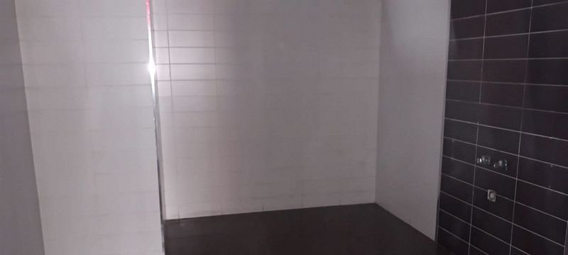 Se vende local comercial por 171000 de 205m en perfectas condiciones en calle francisco vicente rodriguez ElcheElx