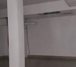 Se vende local comercial por 171000 de 205m en perfectas condiciones en calle francisco vicente rodriguez ElcheElx