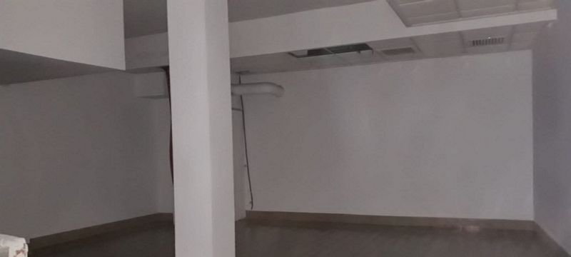 Se vende local comercial por 171000 de 205m en perfectas condiciones en calle francisco vicente rodriguez ElcheElx