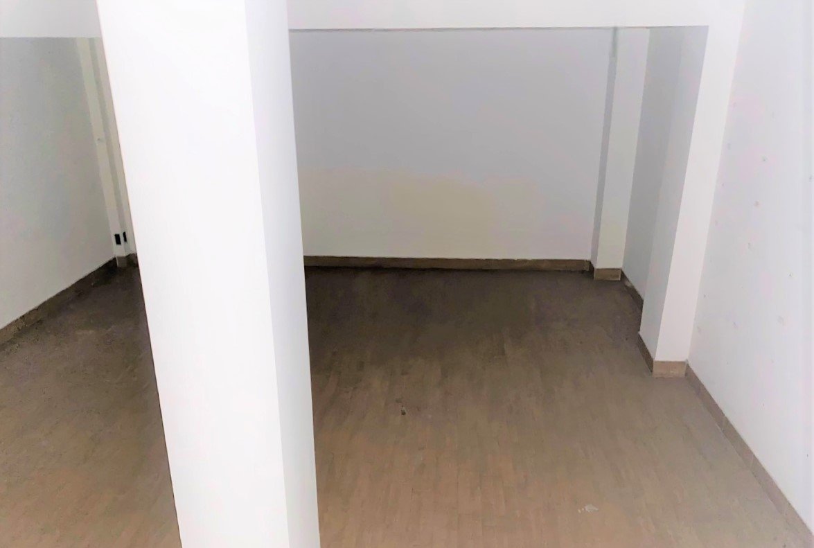 Se vende local comercial por 171000 de 205m en perfectas condiciones en calle francisco vicente rodriguez ElcheElx