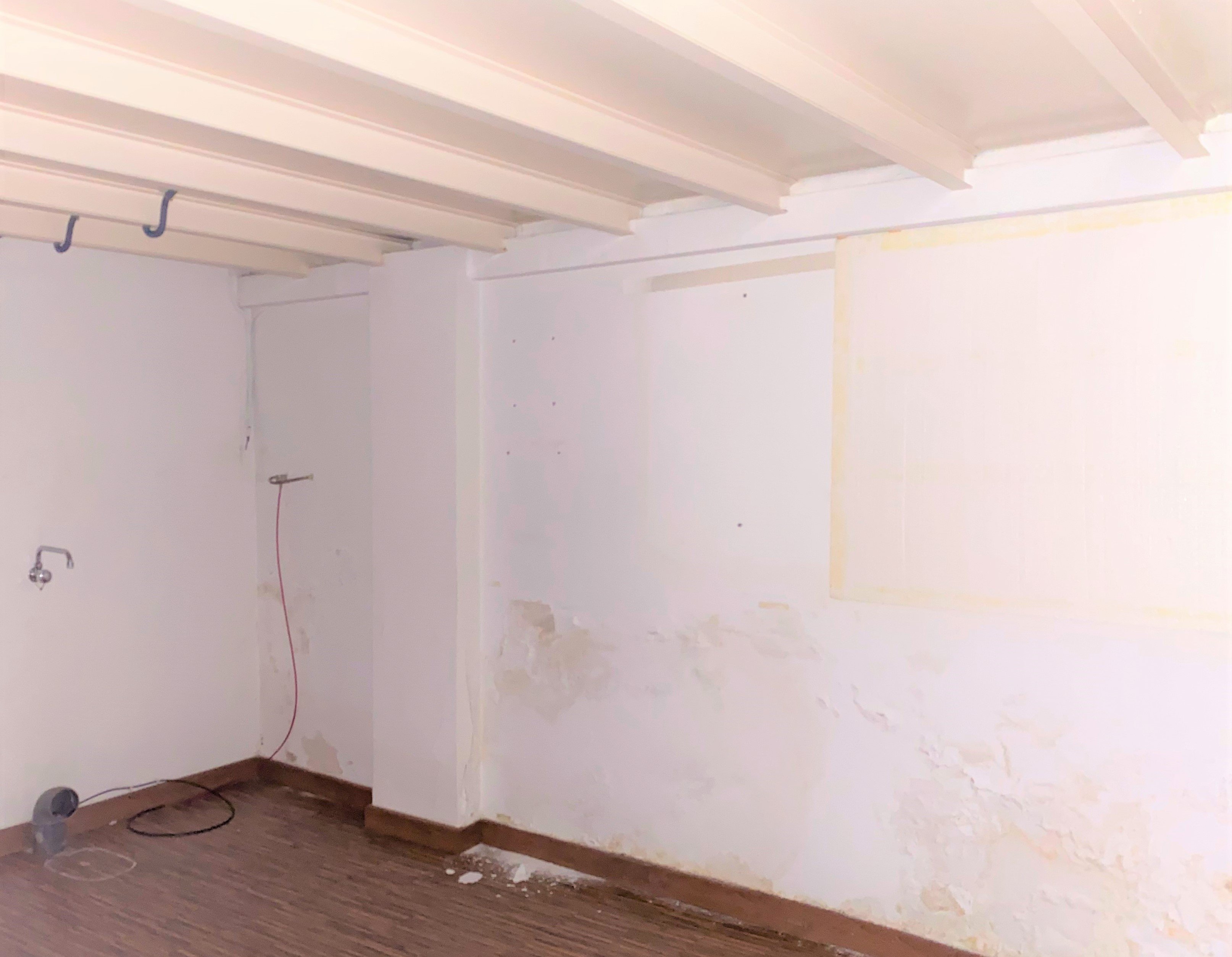 Se vende local comercial por 171000 de 205m en perfectas condiciones en calle francisco vicente rodriguez ElcheElx