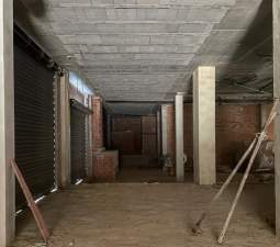 Se oferta local comercial en cclara campoamor en Cheste por 178.360 con 100m