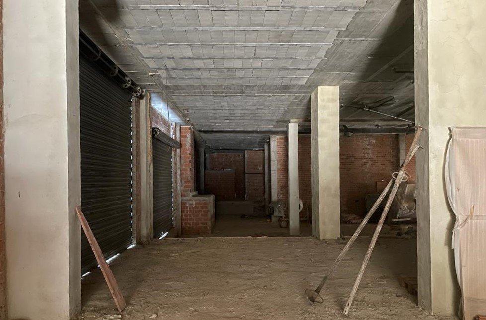 Se oferta local comercial en cclara campoamor en Cheste por 178.360 con 100m