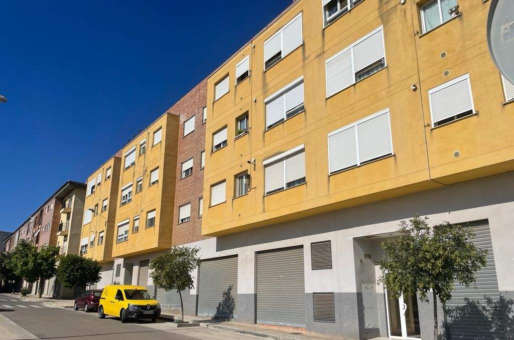 Se oferta local comercial en cclara campoamor en Cheste por 178.360 con 100m