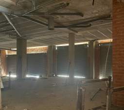 Se oferta local comercial en cclara campoamor en Cheste por 178.360 con 100m