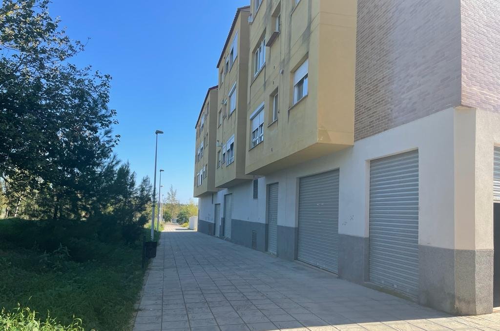 Se oferta local comercial en cclara campoamor en Cheste por 178.360 con 100m