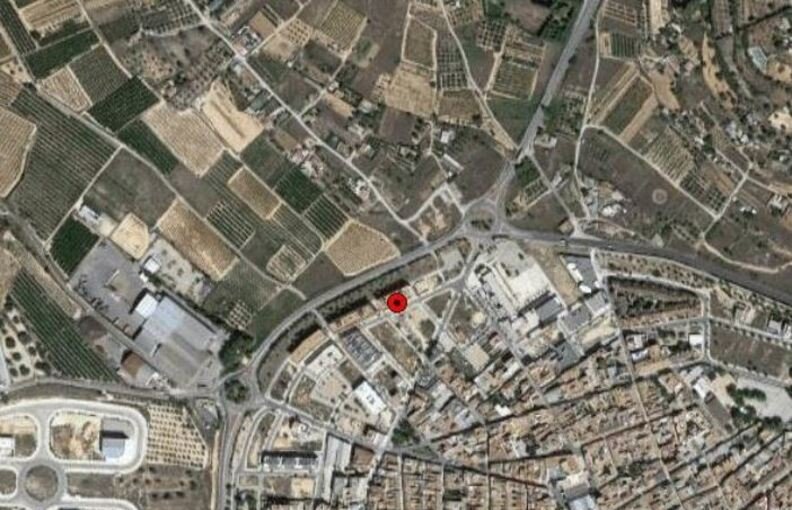 Se oferta local comercial en cclara campoamor en Cheste por 178.360 con 100m