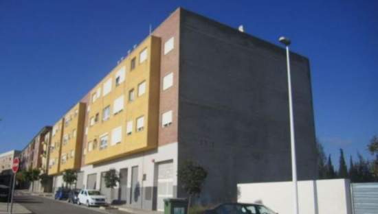 Se oferta local comercial en cclara campoamor en Cheste por 178.360 con 100m