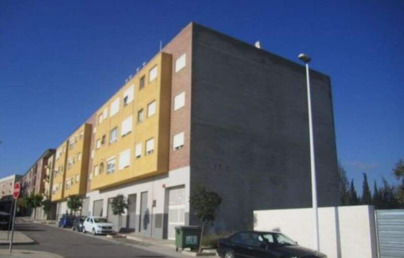 Se oferta local comercial en cclara campoamor en Cheste por 178.360 con 100m