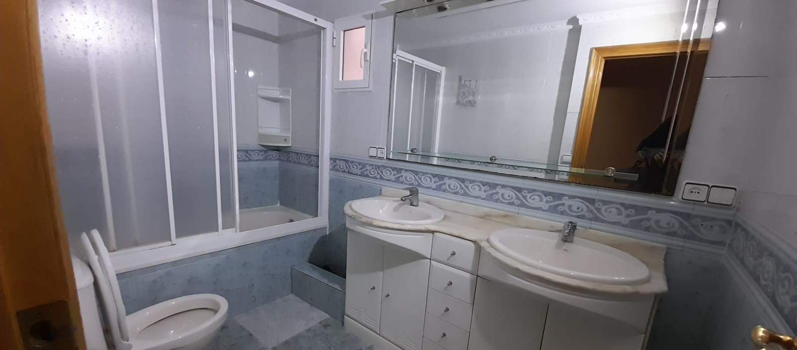 Piso en C Conde de Torrefiel - Valencia -