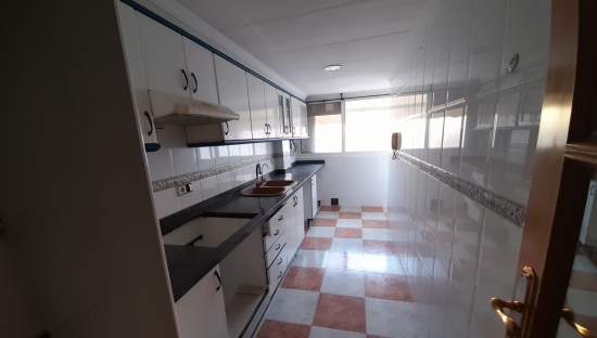 Piso en C Conde de Torrefiel - Valencia -
