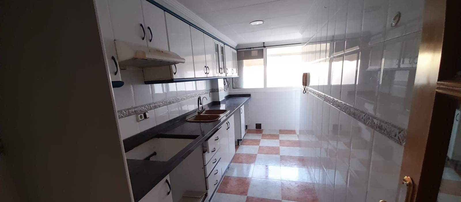 Piso en C Conde de Torrefiel - Valencia -