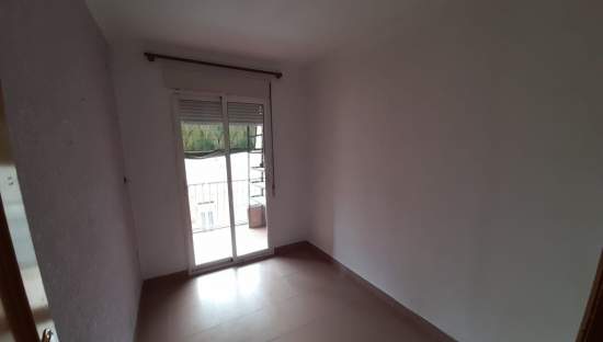 Piso en C Conde de Torrefiel - Valencia -