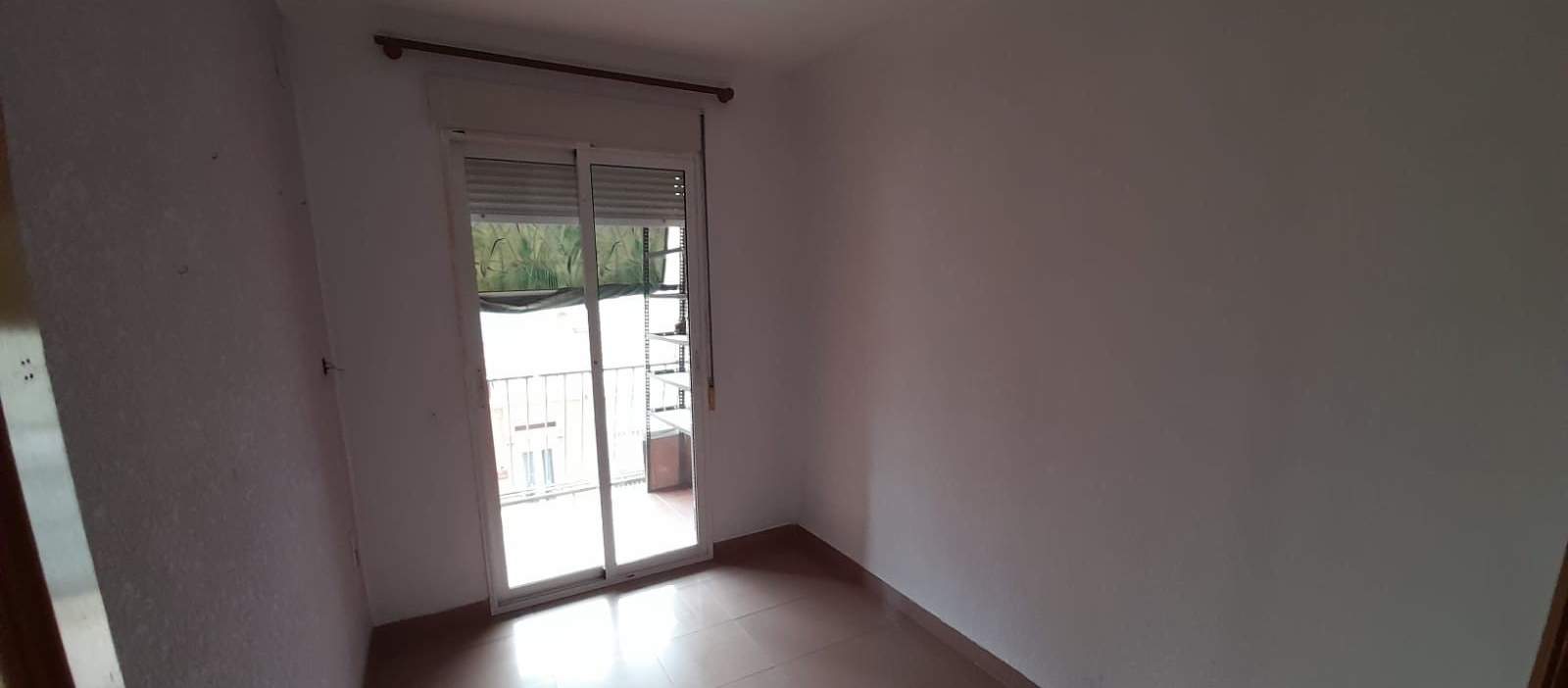Piso en C Conde de Torrefiel - Valencia -