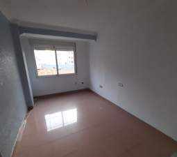 Piso en C Conde de Torrefiel - Valencia -