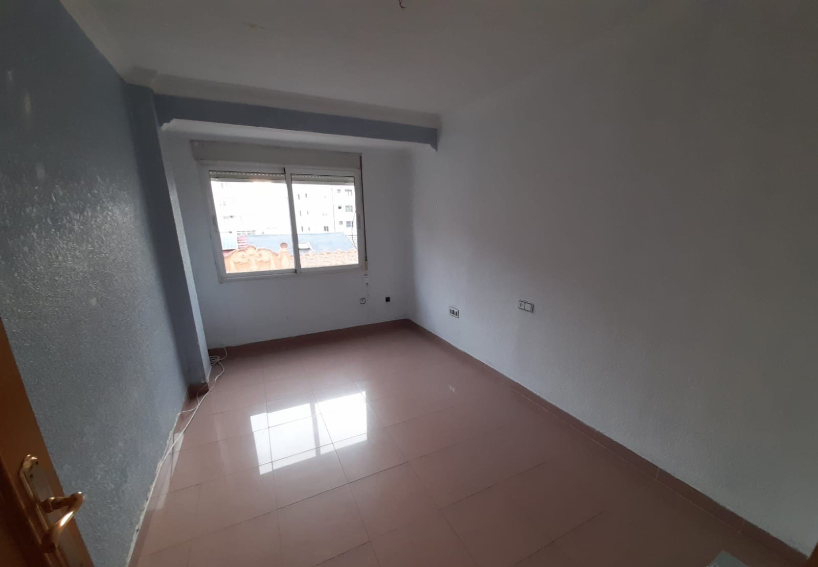 Piso en C Conde de Torrefiel - Valencia -