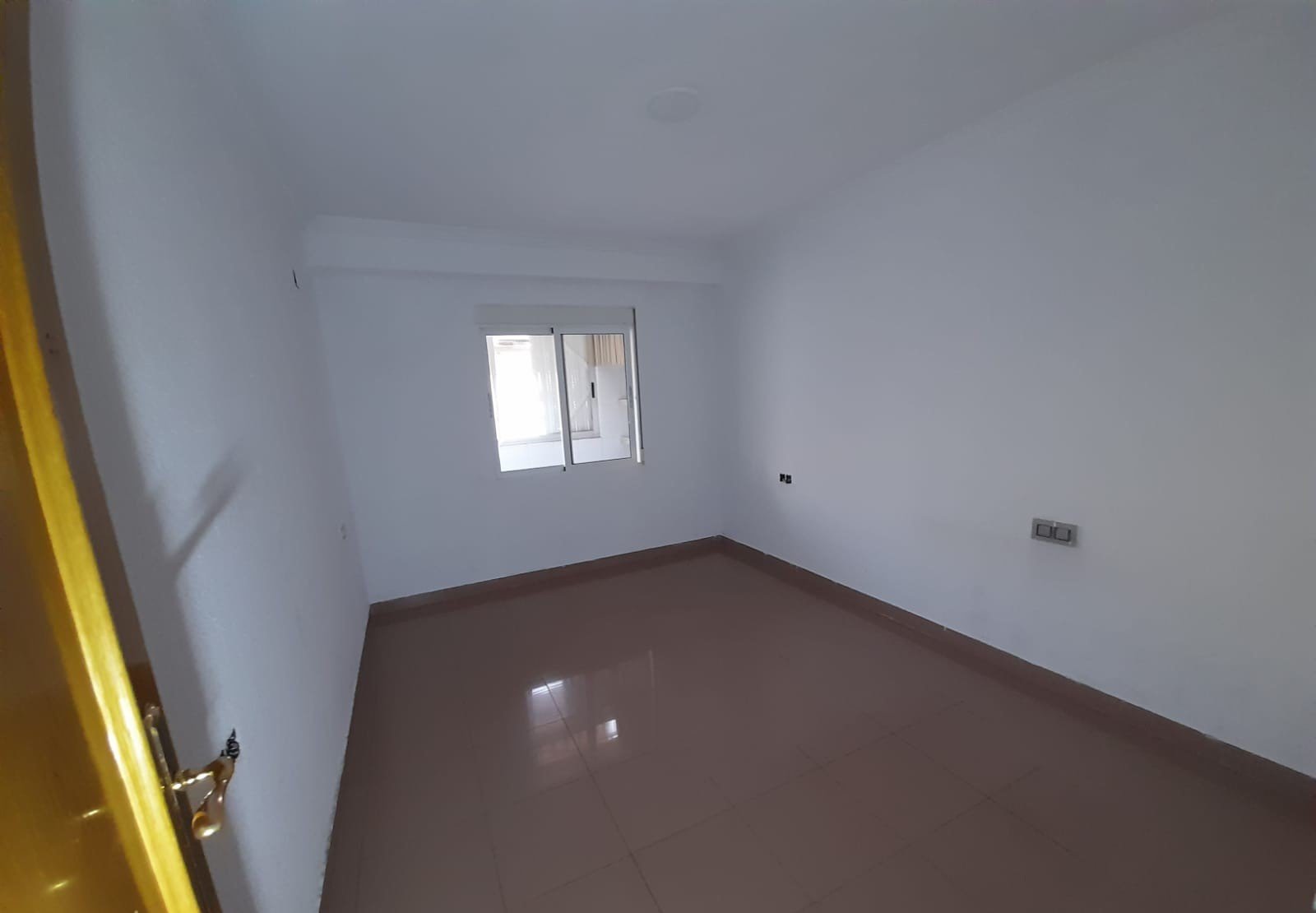 Piso en C Conde de Torrefiel - Valencia -