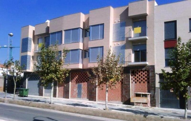 Adquiere garaje por 3.900 con 30m en calle de serra en Massamagrell