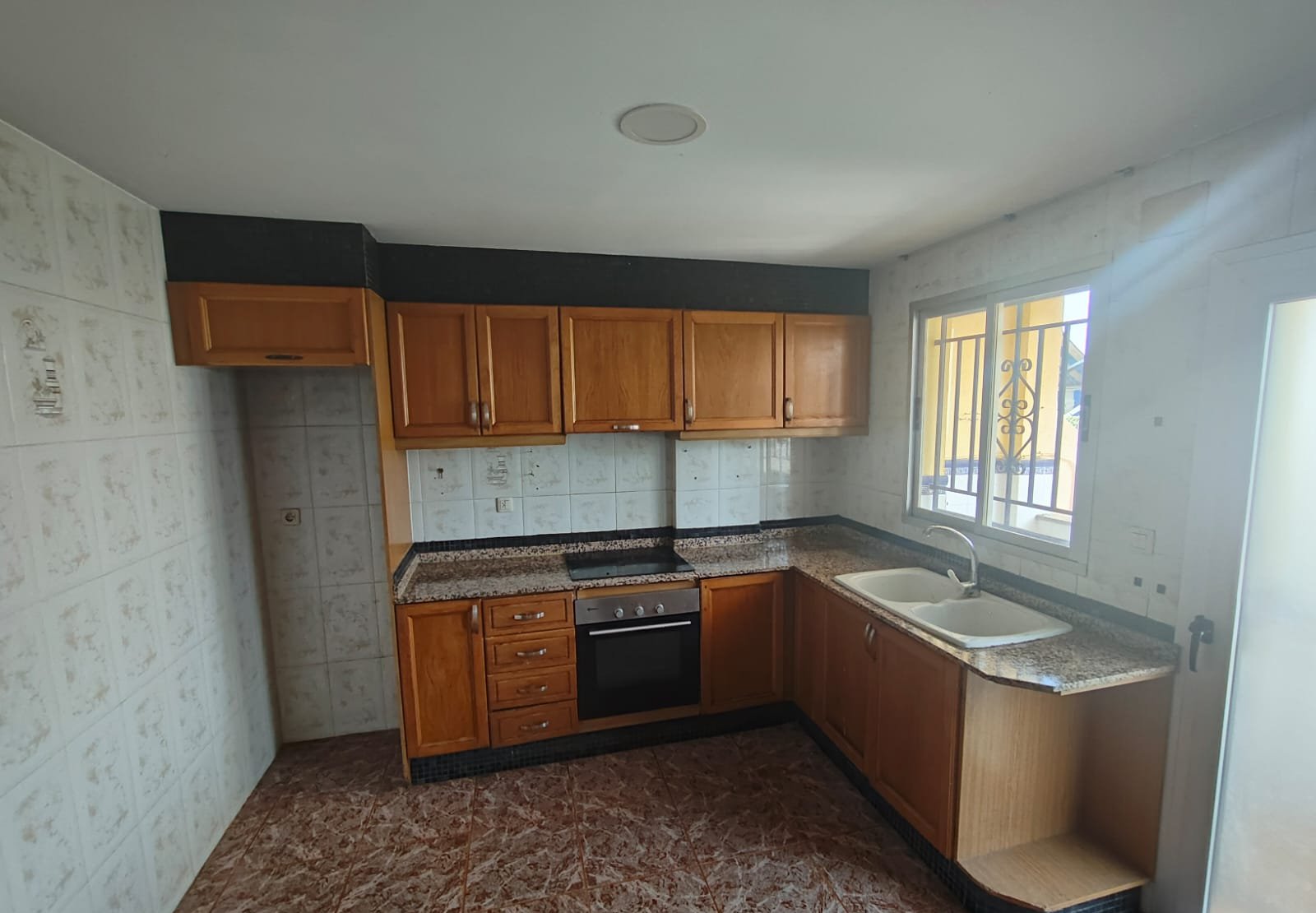 Casa adosada en C Vicent Andrés Estelles, Canals Valencia