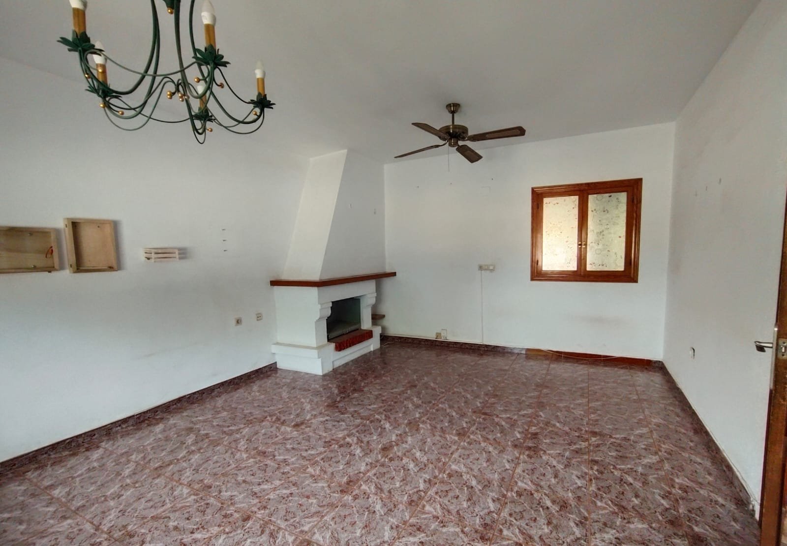 Casa adosada en C Vicent Andrés Estelles, Canals Valencia