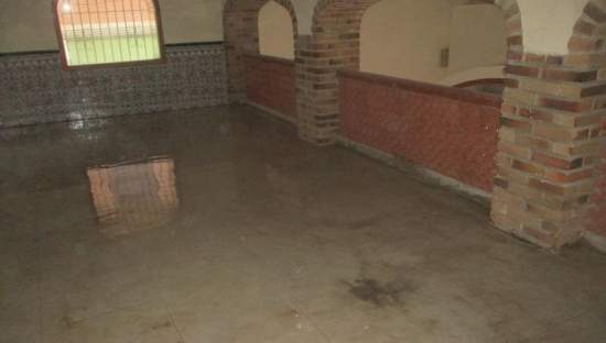 Local comercial disponible en calle mestre serrano en Burriana por 115000 con 114m en condiciones de restauracin