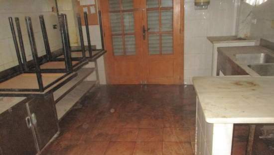 Local comercial disponible en calle mestre serrano en Burriana por 115000 con 114m en condiciones de restauracin