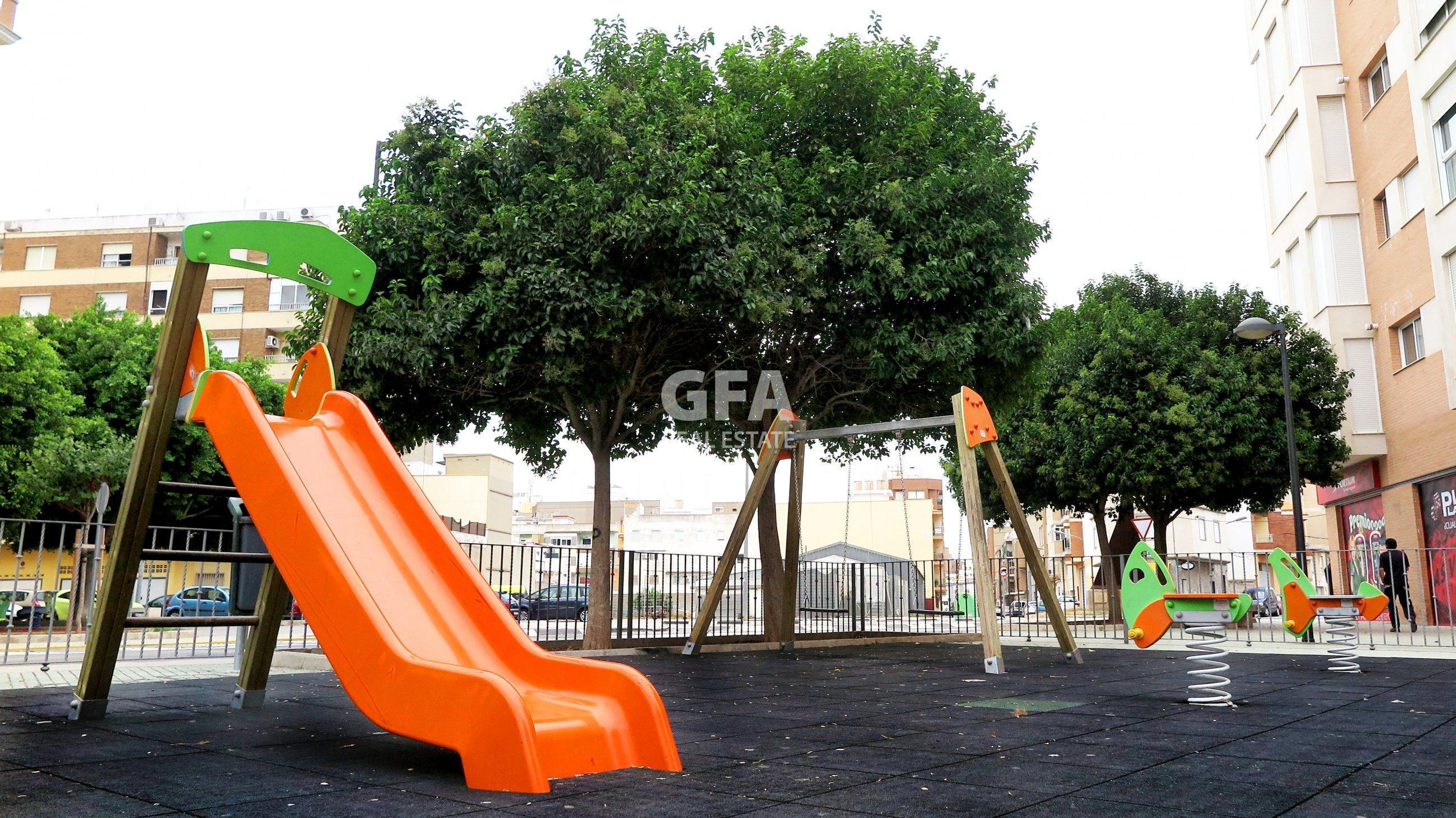 Viviendas de obra nueva en Sueca calle Jaime I parque infantil